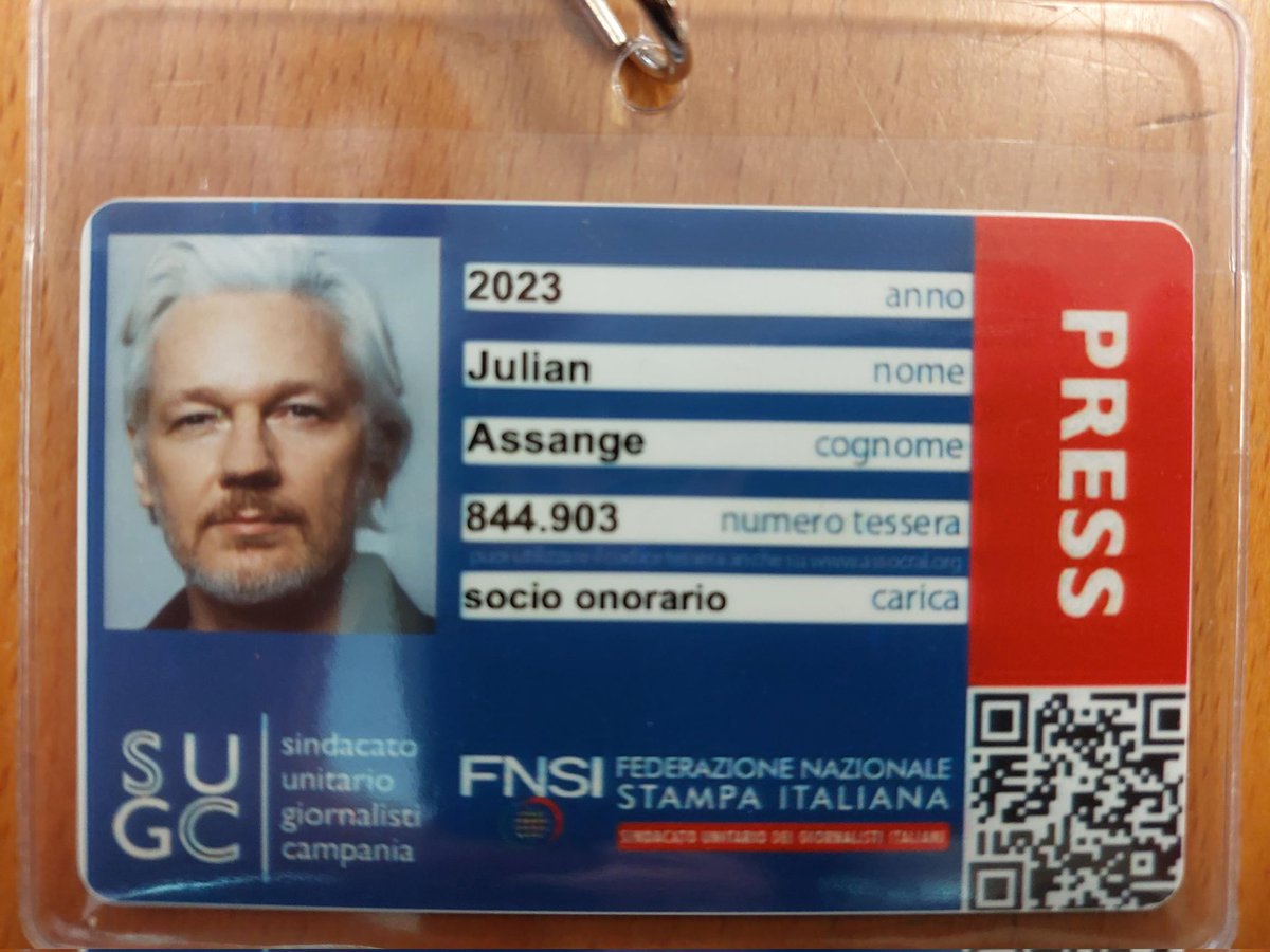 Italien macht es vor:
Am 01.03 hat die Vereinigung der Journalisten von Kampanien  einen Ehrenausweis für Julian Assange ausgestellt 👏
Der Stadtrat von Neapel hat zudem dafür gestimmt, Assange zum Ehrenbürger zu ernennen und derzeit fehlt noch die Bestätigung des Bürgermeisters.