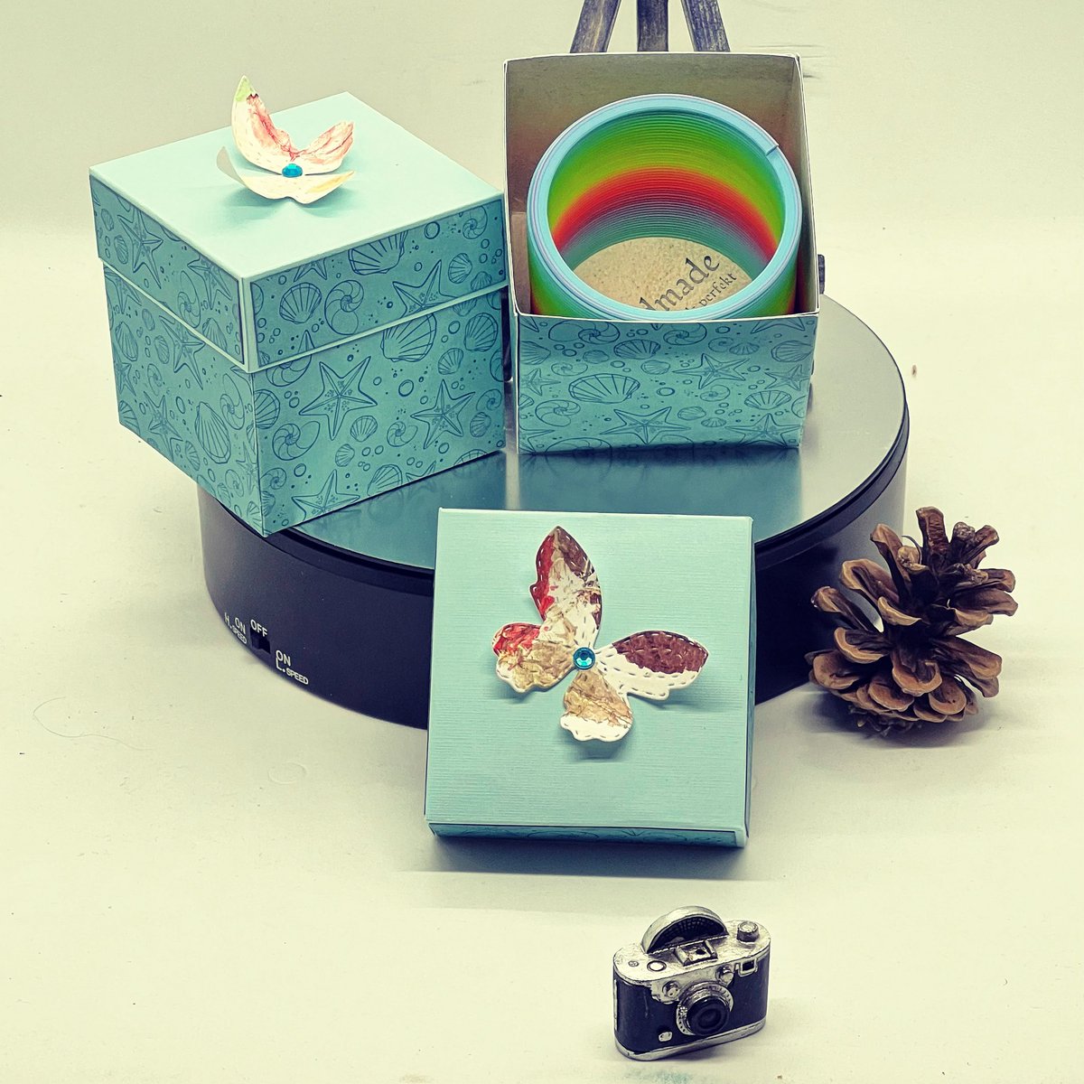 glm.handmade & GLM-Foto (@glmhandmade) on Twitter photo Kleinigkeiten machen die Summe des Lebens aus - Charles Dickens
#glmhandmade #mitliebegemacht #myowncreation #handmadewithlove #papercraft #handcrafted
<a href="/dm_lampen/">DM.Lampen</a> <a href="/TimeTraveler911/">Geri Linda Metterle</a> <a href="/2WonTour/">zwei Waldkraiburger on Tour</a> <a href="/LinkingPostcard/">LinkingPostcards</a> Kleinigkeiten machen die Summe des Lebens aus - Charles Dickens
#glmhandmade #mitliebegemacht #myowncreation #handmadewithlove #papercraft #handcrafted
<a href="/dm_lampen/">DM.Lampen</a> <a href="/TimeTraveler911/">Geri Linda Metterle</a> <a href="/2WonTour/">zwei Waldkraiburger on Tour</a> <a href="/LinkingPostcard/">LinkingPostcards</a>