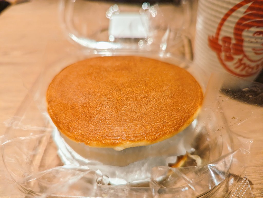 tateomif's tweet image. ランチの後、生どら焼きを頂きました。
I had dorayaki after lunch.

#Roppongi #六本木 #FirstKitchen #ファーストキッチン #wendysfirstkitchen #ウェンディーズファーストキッチン #dorayaki #どら焼き #しみしみ栗ソースの生どら焼き
