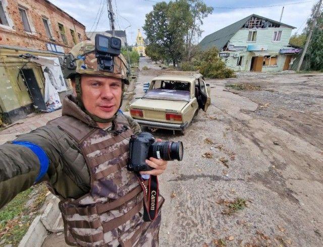 boboleg2's tweet photo. ��митрий Комаров ведущий "Мир Наизнанку" снял  фильм о борьбе Украины с оккупантами - РІК https://t.co/AUR0cPRtlH часть 1
https://t.co/1PFuIS1BUg 
часть 2 
Посмотрите друзья 💛💙 https://t.co/BvMfHIVnxo