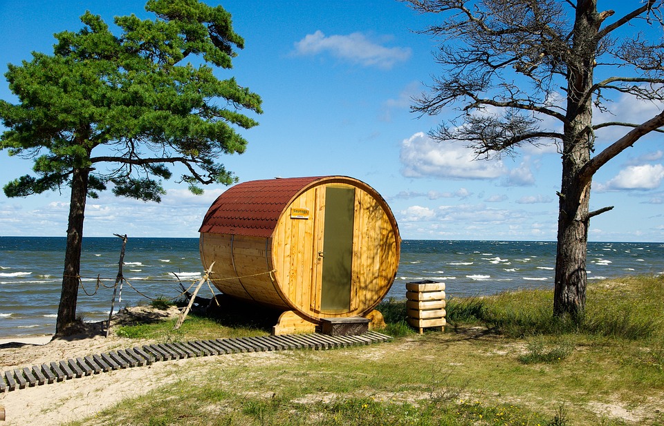 WildSaunas's tweet photo. 🔥"Research suggests that sauna use can improve things like mood, cognitive function, and even sleep quality. It's a really powerful tool for overall health and wellbeing."🔥 - @PeterAttiaMD 

#sauna #wellnessjourney #sleep https://t.co/1L5dRRe7Sv