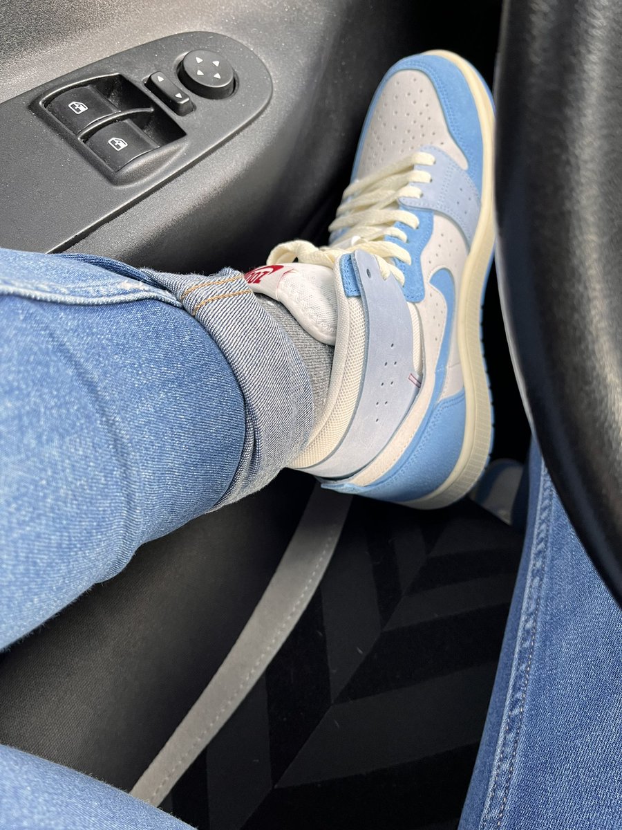 ActuallyNic's tweet photo. Mi sono innamorata di queste scarpe https://t.co/7DJTwSarbM
