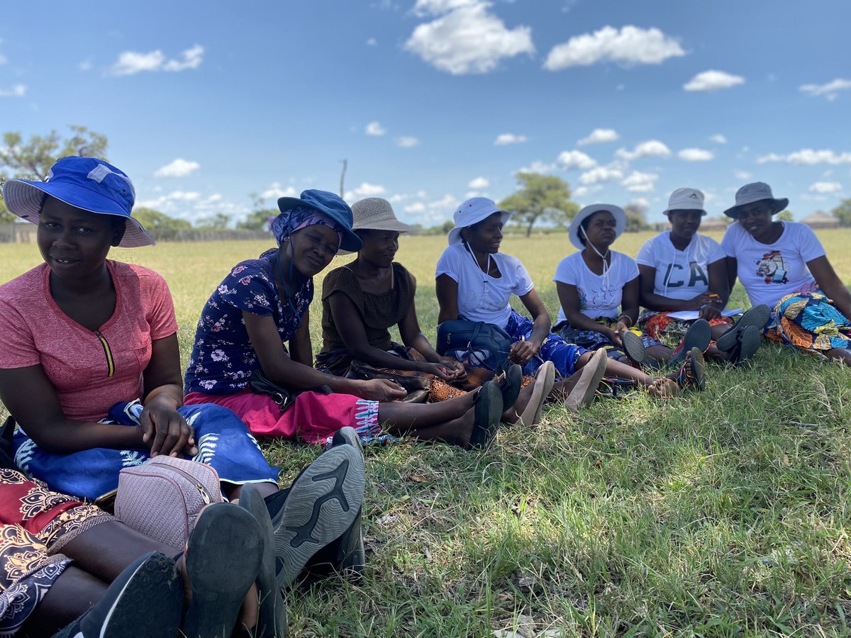 EmthonjeniWomen's tweet photo. This week we met with women from Tsholotsho to discuss patriarchy and how it influences ideas of what it means to be a man in everyday life, to analyse the role of patriarchy in the construction of gender norms &amp; to understand the importance of engaging men &amp; boys in ending GBV. https://t.co/yafYMFBJcw