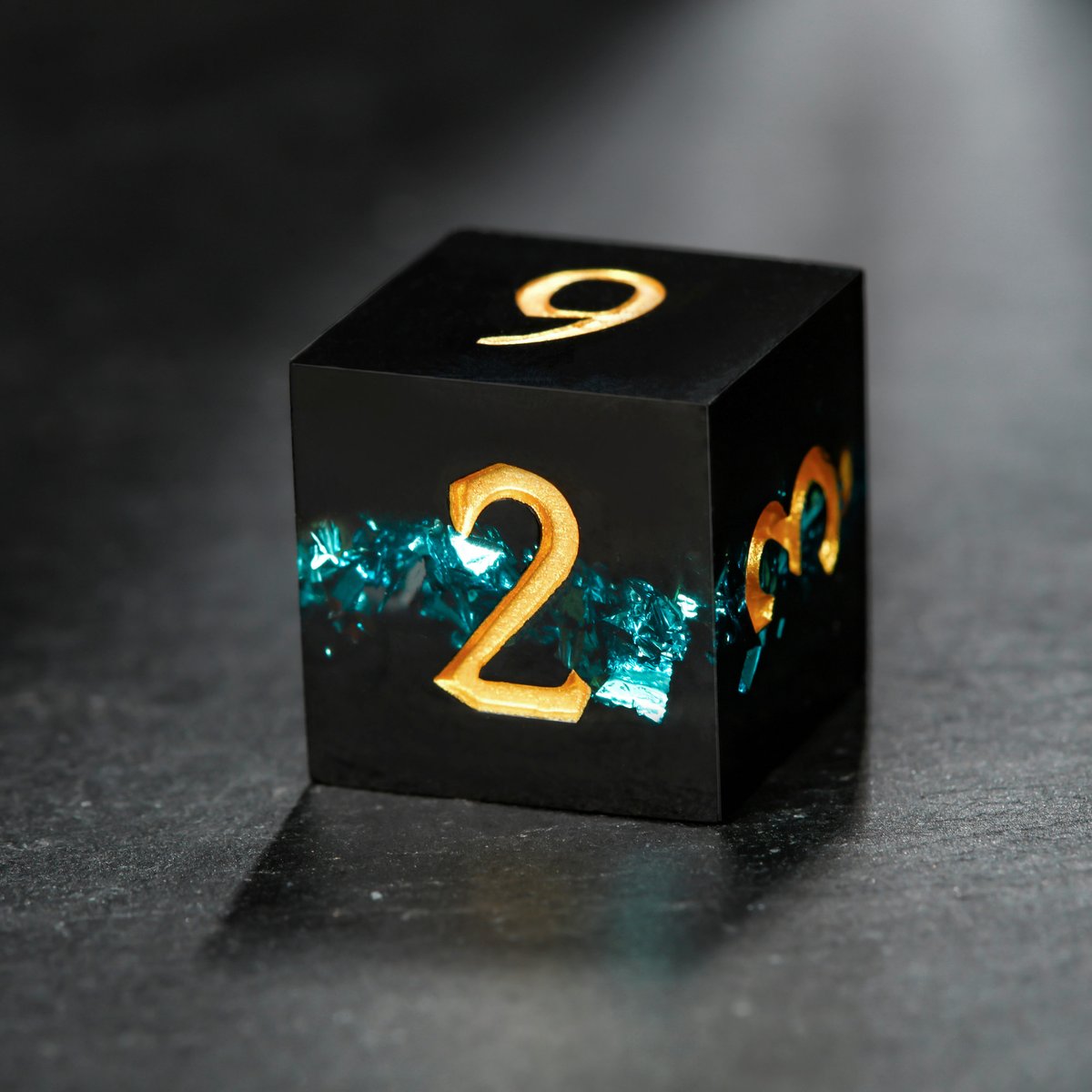 CrystalMaggie2's tweet photo. Blue tinsel &amp; black resin dice set.💙❤️😍✨🔥

#dnd #dice #ttrpg https://t.co/YqTQcT7e0i