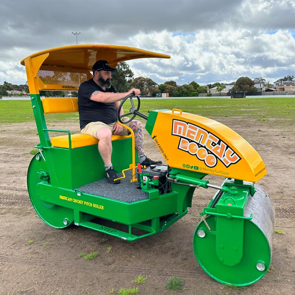 A secondhand Mentay 2000 has gone to Tullamarine Cricket Club, this week. Ben on board eager to test it out. 

#cricket #mentayturfgear #tullamarine