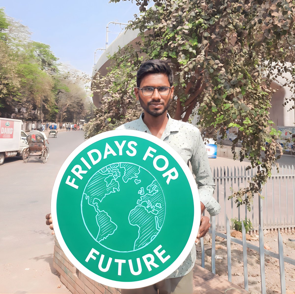 Fossil Finance, Stop it, Right Now!
Global Climate Strike in Dhaka, Bangladesh.
#TomorrowIsTooLate #EndFossilfinance @GretaThunberg @Fridays4future
#GlobalClimateStrike in #Dhaka #Bangladesh
 #EndFossilFinance
#FridaysForFuture #SaveFutureBangladesh