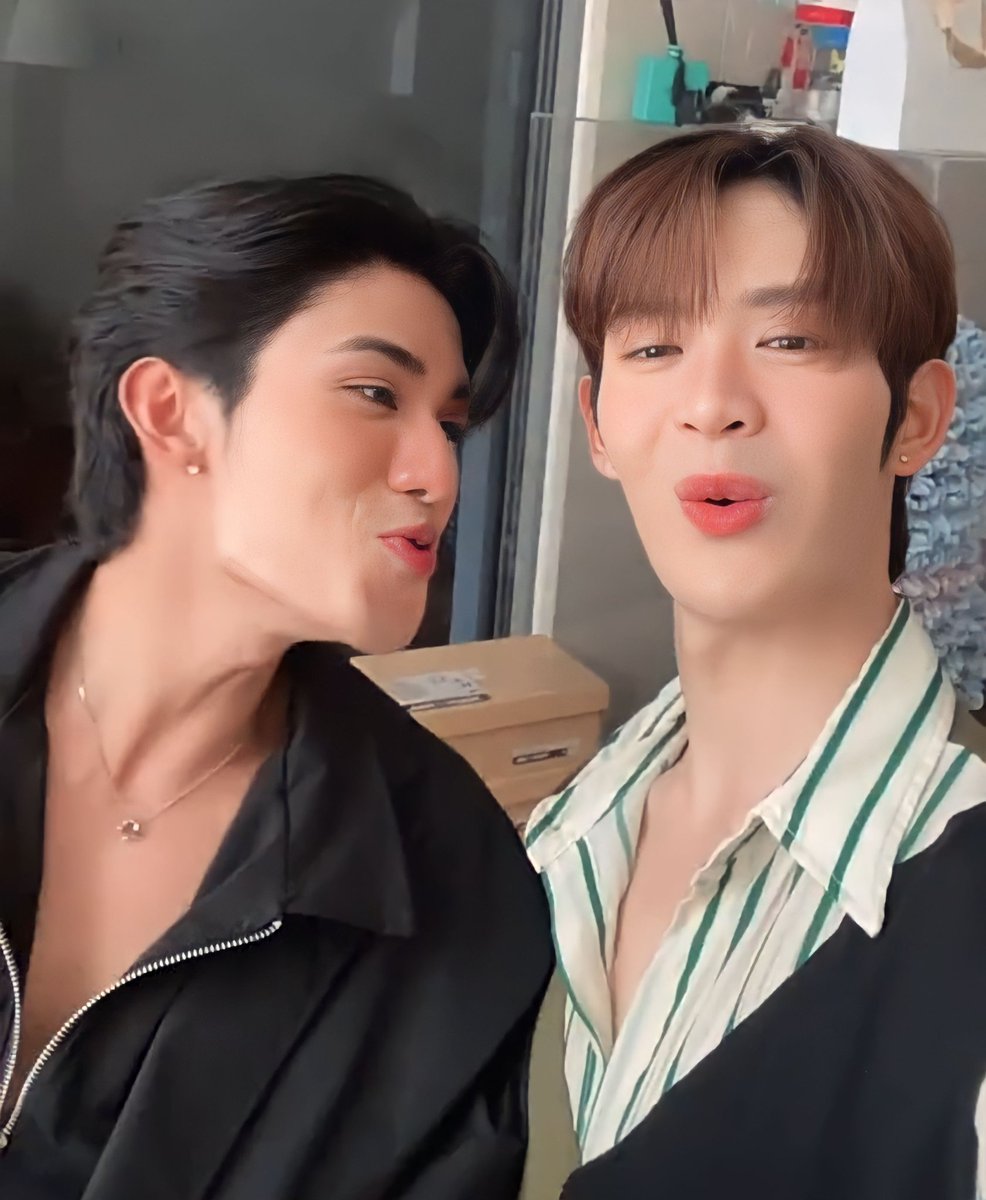 NetSiraphop_J's tweet photo. ♡ ∩∩
(„• ֊ •„)♡ 𝙉𝙚𝙩𝙅𝙖𝙢𝙚𝙨
🖤🤍
#10MBedFriend 🏆🎖️🥳
#netsiraphop #JamesSu #NetJames #เน็ตเจมส์ #เน็ตสิรภพ #เจมส์ศุ https://t.co/p9R3PUkuST
