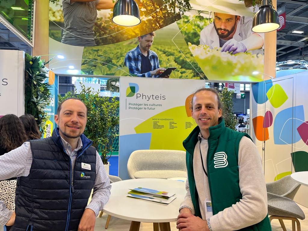 Belplant's tweet photo. Une belle rencontre entre @Phyteis et @Belplant au @Salondelagri  à Paris ! https://t.co/tcZ9pASXpt