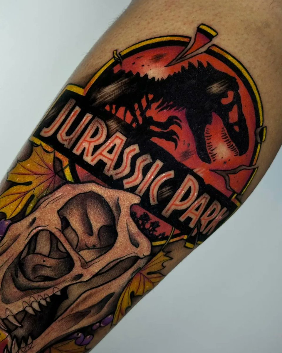 manu_pimp's tweet photo. Cuando un tatuador se la saca tanto y tienes la suerte de que sea en tu piel. https://t.co/Tuat0u2rY4