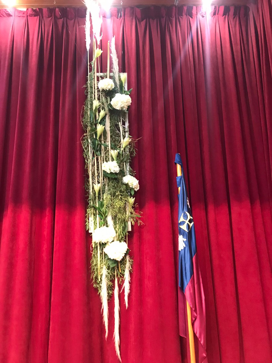 FloresCastilla's tweet photo. Decoración de hoy en el Aula Magna de la 
@UBUEstudiantes
 🎓 para celebrar la Fiesta de la Universidad y el día del Doctor. 

Muy orgullosos de haber podido hacernos participes de este evento a través de las flores 🌸🌿

#Burgos #decoración #artefloral #burgosenelmundo https://t.co/pBC3d0c9Dp