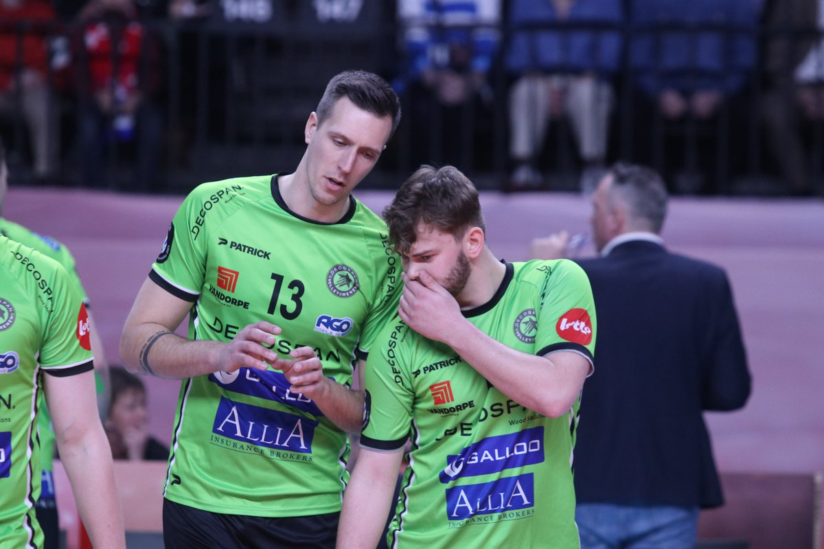 Dit account gebruiken we nog slechts sporadisch. Wil je de laatste nieuwtjes van onze club niet missen? Volg ons dan op Instagram (instagram.com/volleymenen/). Arno Van de Velde neemt vandaag ons account over.
