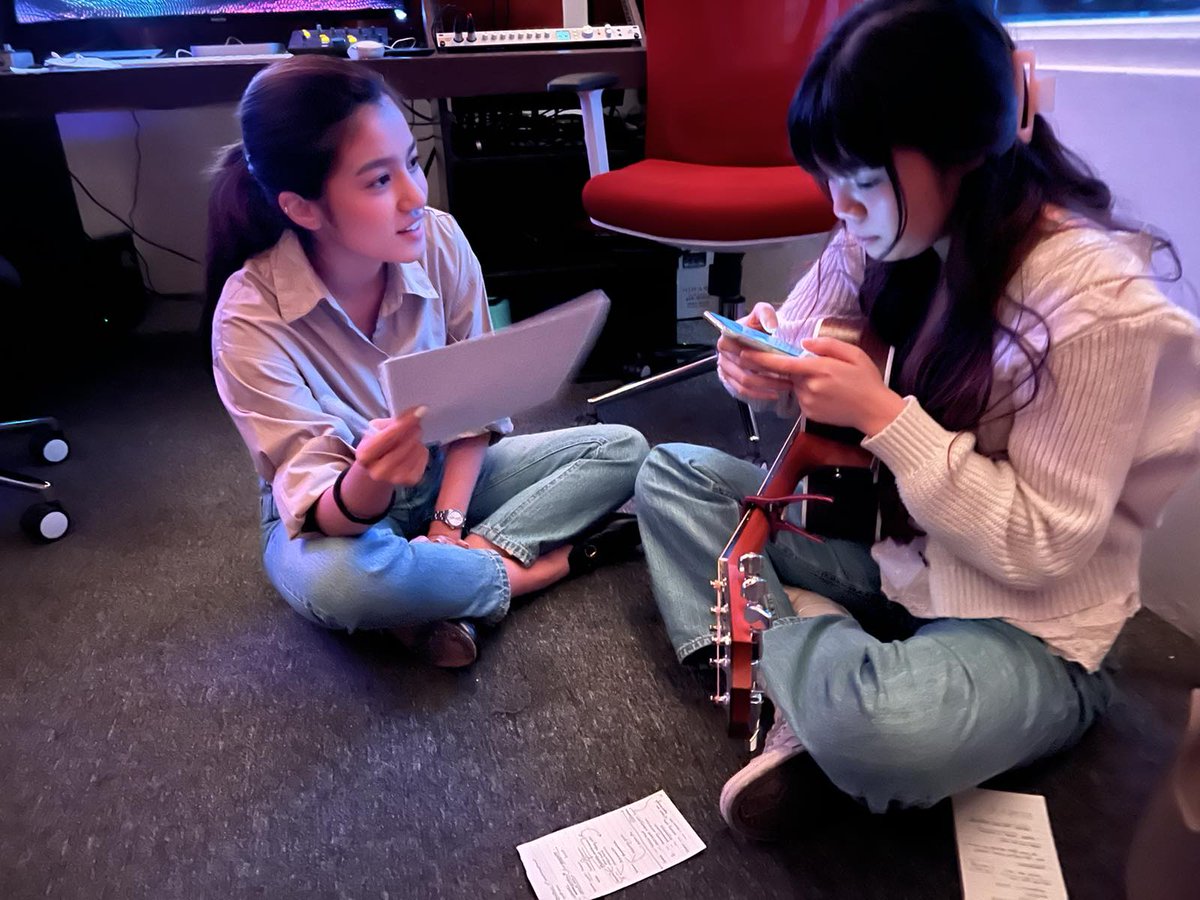 Roxy_Liquigan's tweet photo. Belle is writing a new song for her album:) thank you Cesca for guiding her! :) #BelleTheSongwriter #SuperExcitedSiBelle https://t.co/2v4BI7pNHU