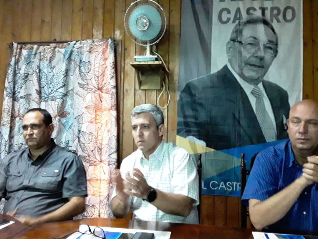 YoneideV's tweet photo. Excelente músico y mejor patriota: no cambia a #Cuba y su Revolución por un puñado de dólares. Por nominados como Arnaldo el Talismán votaremos el día 26. #YoVotoXTodos #MejorEsPosible #LatirAvileño #CVACapitaLate. https://t.co/TawgAvo9AS