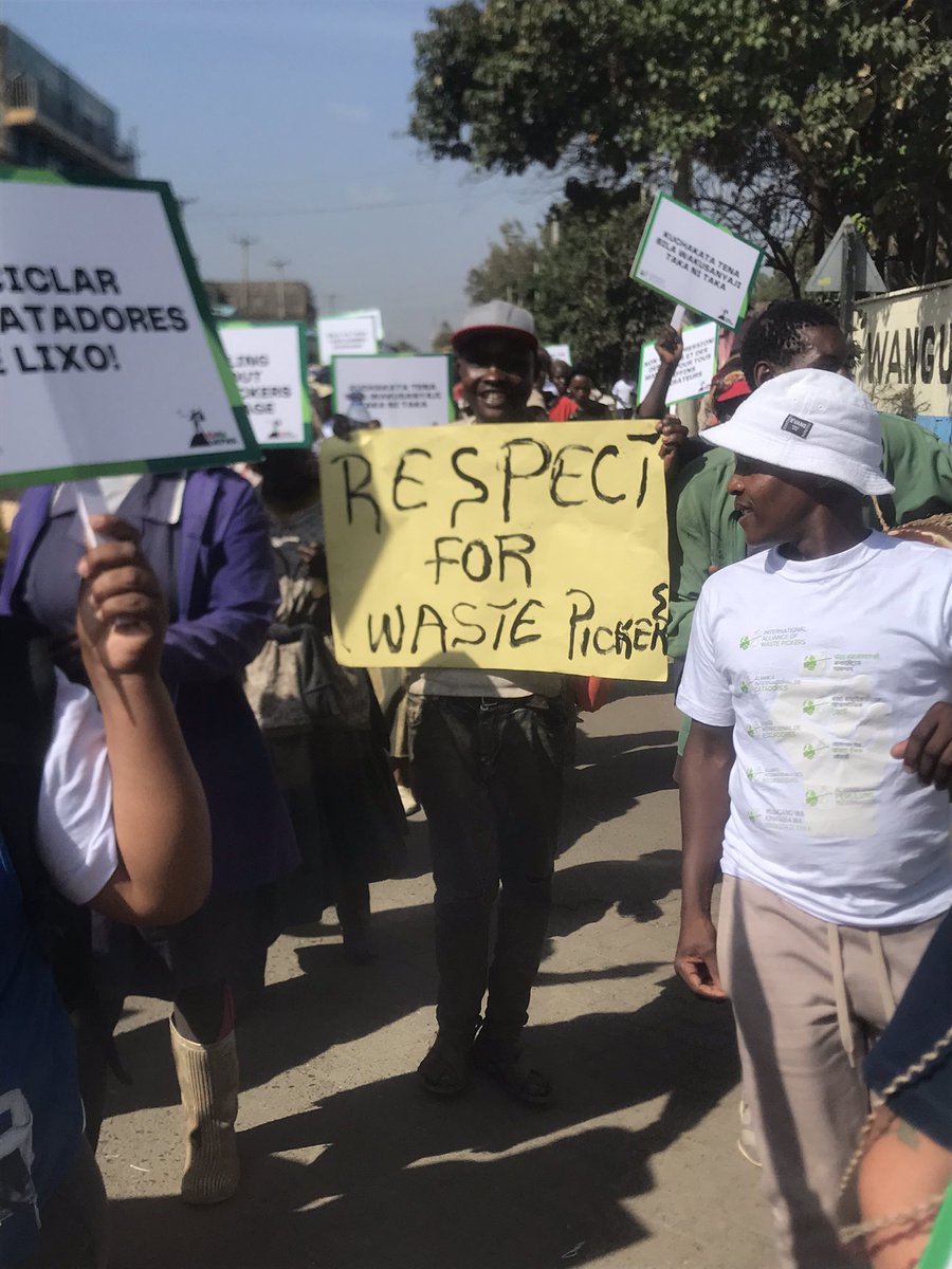 SamuelAmelior's tweet photo. #1ermars #1stmarch #kenya #nairobi #dandora #dumpsite #wastepickers #internationaldayofwastepickers #recyclers #bethesolutionnotthepollution #internationalallianceofwastepickers #recuperateurs #biffins #takatakanimali #weightistheprice #inclusion #popularrecycling #publicwaste https://t.co/KxFPExjFJN