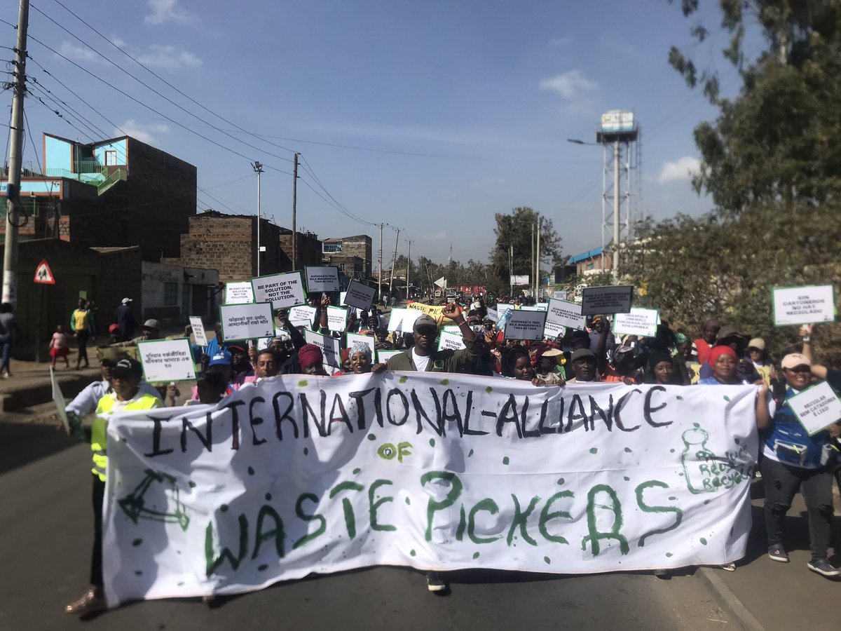 SamuelAmelior's tweet photo. #1ermars #1stmarch #kenya #nairobi #dandora #dumpsite #wastepickers #internationaldayofwastepickers #recyclers #bethesolutionnotthepollution #internationalallianceofwastepickers #recuperateurs #biffins #takatakanimali #weightistheprice #inclusion #popularrecycling #publicwaste https://t.co/KxFPExjFJN