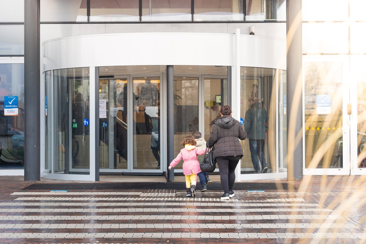 Op 16 maart leggen landelijk veel ziekenhuismedewerkers hun werk neer voor een betere cao. De verwachting is dat ook medewerkers in ZGT meedoen. 

Wanneer meer bekend is over de gevolgen van de actiedag, melden we dat via de website: zgt.nl/nieuws/algemee….

#aandachtvoordezorg