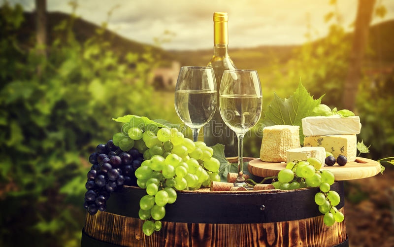 Wine & Shine!! 🌞 

#winelover #instawine #winetime #whitewine #winestagram #vino #redwine #winetasting #winelovers #wineoclock #winery #winelife #wines #chardonnay #winesofinstagram #winegeek #ilovewine