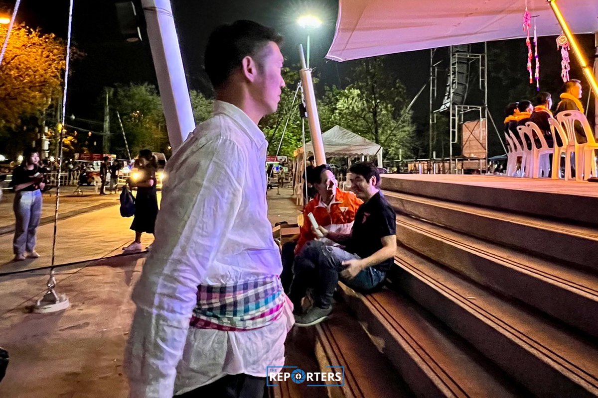 #ธนาธร จับตาอย่างใกล้ชิด หยุมหัวกันเมื่อไหร่ ร้องเพลงทันที

#ก้าวไกล × #อนาคตใหม่