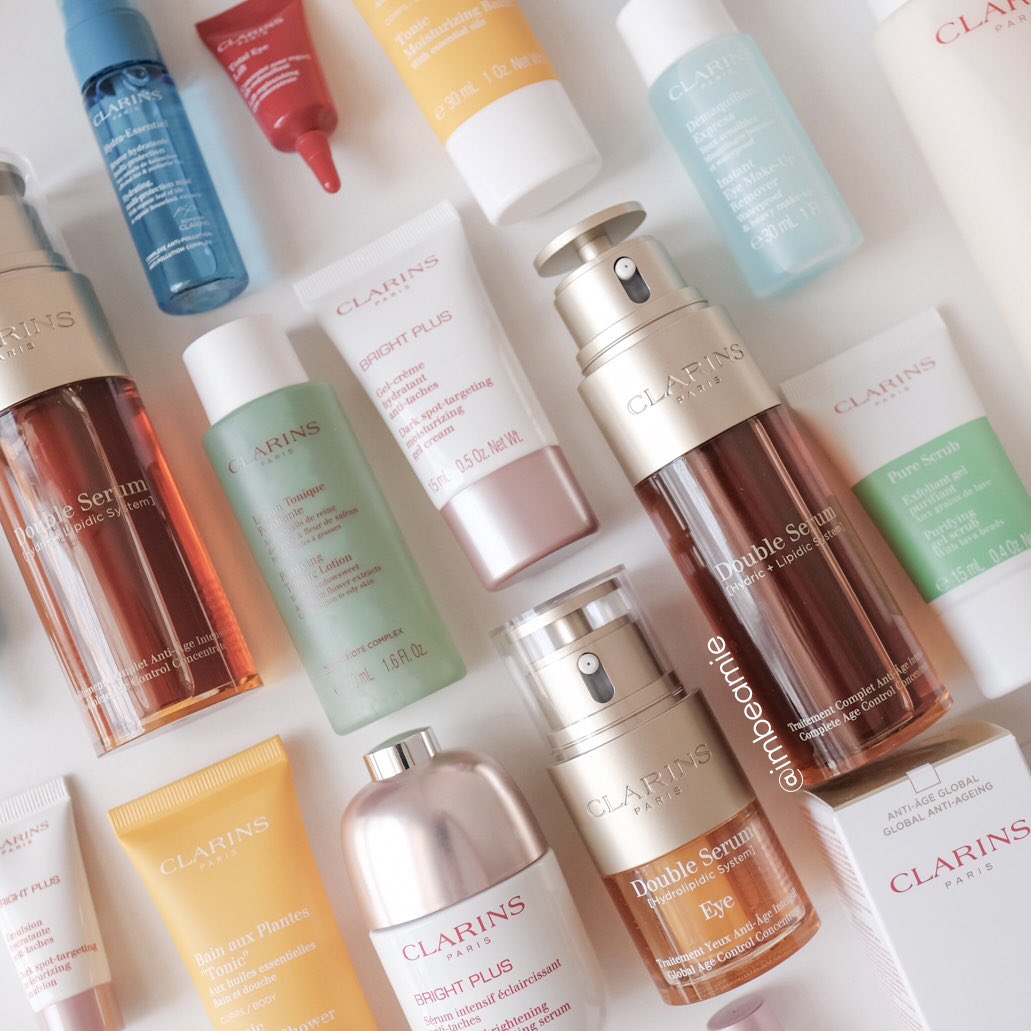 imbeamie's tweet photo. 🛁 เนื่องจากช่วงนี้อิน Clarins หนักมากกก หันมาอีกทีมีเต็มโต๊ะดังภาพ 😂 เธรดนี้รวมสกินแคร์คลาแรงส์ที่บีมใช้อยู่ เผื่อเพื่อนๆอยากเข้าวงการผิวเด็กด้วยกันค่า 💘 https://t.co/rAiKspRd9Z
