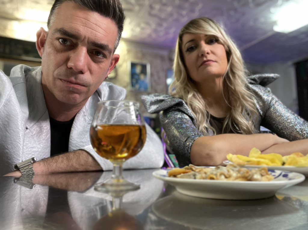 NUEVO VIDEO - LA MANAYÉ 
Nos da mucha pereza el trap 🍑🙋🏼‍♀️🍑 

youtu.be/5MQ7BO2cU3s