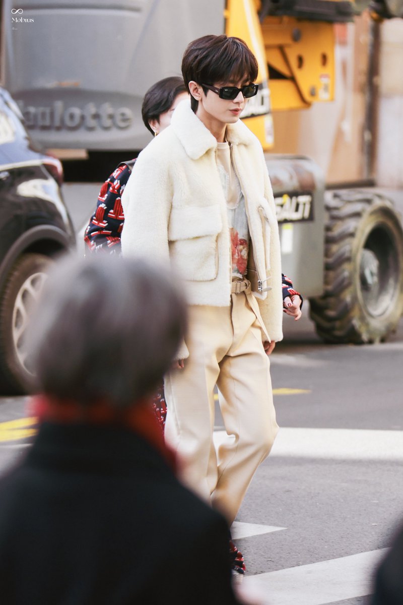 MobiusChengYi's tweet photo. 2023/03/03 𝙑𝙞𝙨𝙞𝙩 𝙇𝙖𝙣𝙫𝙞𝙣 𝙨𝙩𝙤𝙧𝙚

super star

paris fashion week @Lanvin
ChengYiLanvinxParis
#ChengYiLanvinxParis https://t.co/vF1t9nUEuw