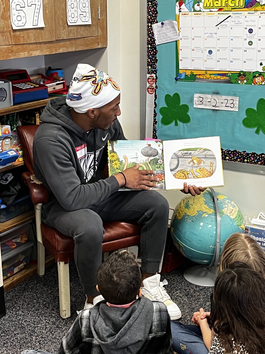AngelaPetroff's tweet photo. ⁦@ToddGarz⁩  ⁦@IUPfootball⁩  ⁦@IUPCrimsonHawk⁩ ⁦@IndianaAreaSD⁩            these boys were amazing guests.  #readacrossamerica https://t.co/0QbFFzEJ10