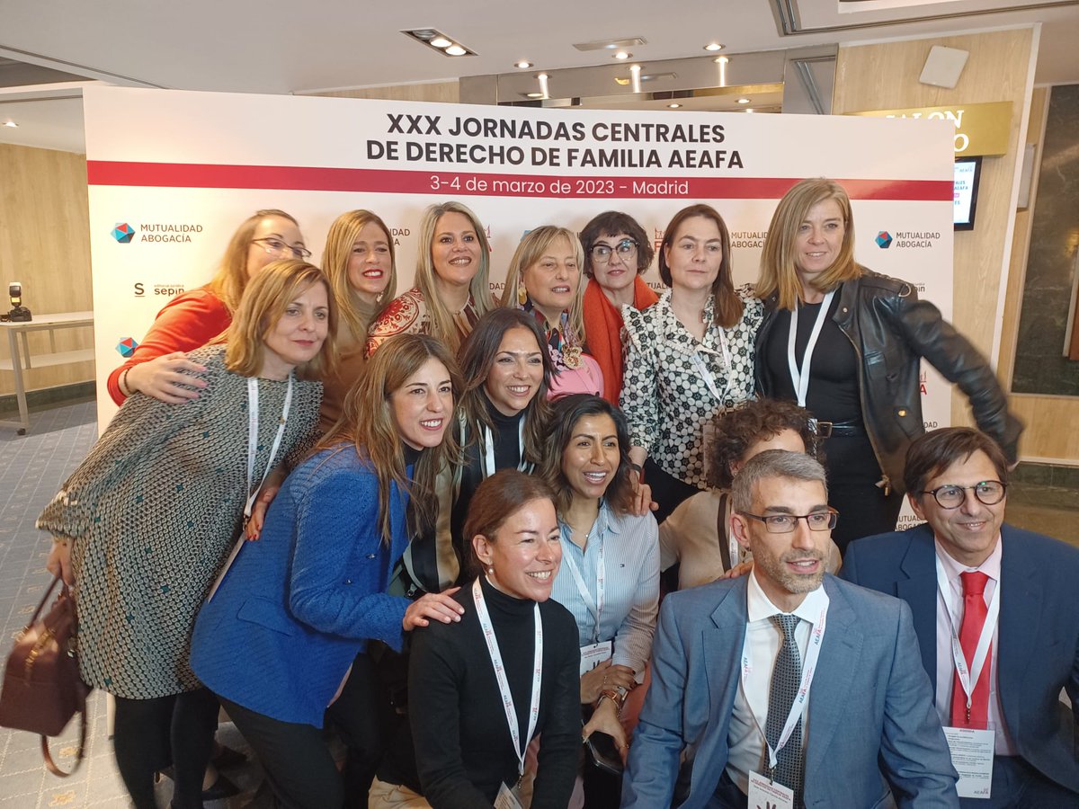 BjManzanaresLR's tweet photo. Grandes compañeros de la primera promocion del curso de alta especializacion en derecho de familia organizado por AEAFA y EPJ Complutense https://t.co/JMSH7FUxnI