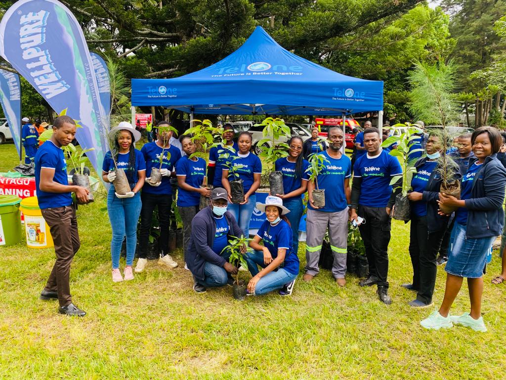 TelOneZW's tweet photo. TelOne joined Africa & @EMAeep in commemorating Africa Environmental Day which coincided with National Clean-Up Friday at Greenwood Park in Harare. #MyEnvironmentMyPride #TelOneInTheCommunity https://t.co/zNM2OpeKbD