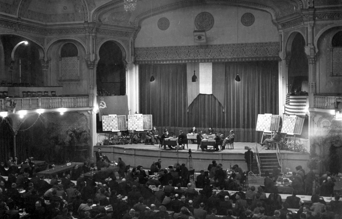 In 1948, the first half of the World Chess Championship Tournament was held in the grand hall of a zoo in The Hague. Mikhail Botvinnik's victory over Max Euwe in the second round (pictured, exactly 75 years ago today) was a hint of things to come. #chesshistory