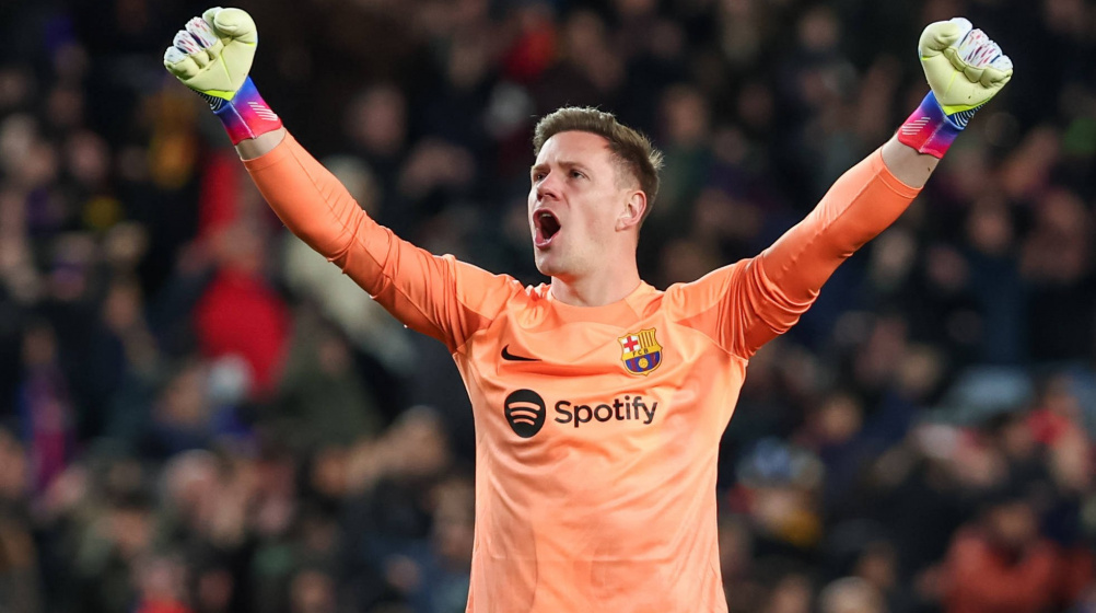 2010MisterChip's tweet photo. Porteros más veces imbatidos en el Santiago Bernabéu en la historia de los clásicos:

5 TER STEGEN
4 Buyo
3 Alonso
3 Casillas
3 Domínguez
3 Sadurní
3 Valdés https://t.co/y5qOU14h1q