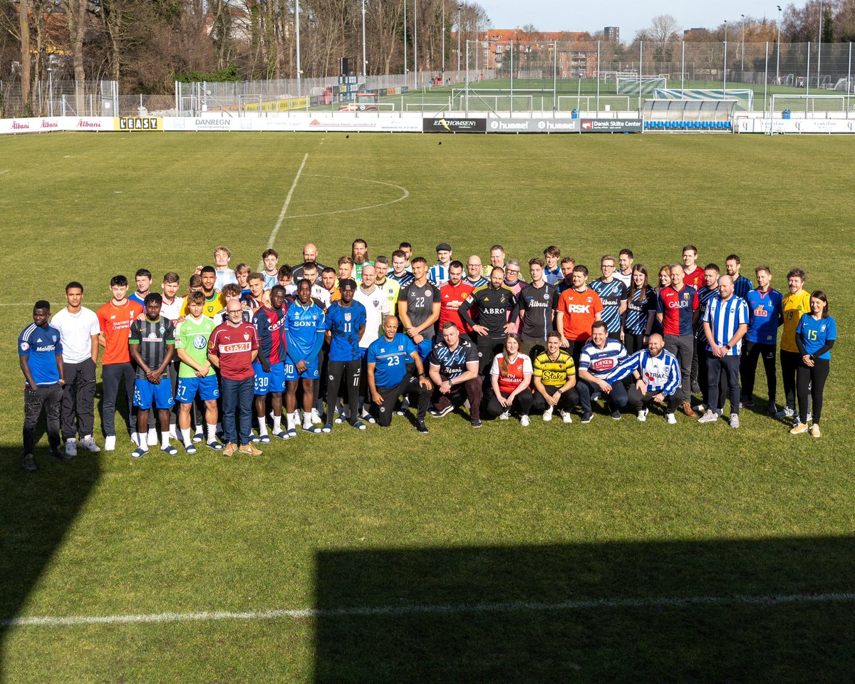 Solen skinner, og der bliver luftet mange flotte fodboldtrøjer i Ådalen i dag! 🌞👕

Du kan støtte vores indsamling til Fodboldtrøjefredag ved at sende en mønt til 869555 på MobilePay 🙌💙🤍

#obdk #enafstriberne #fodboldtrøjefredag <a href="/FTfredag/">FodboldtrøjeFredag</a>