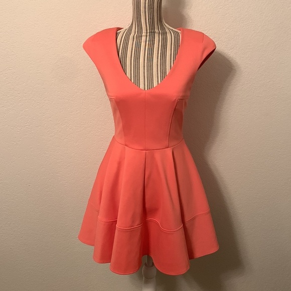 lestep79's tweet photo. So good I had to share! Check out all the items I'm loving on @Poshmarkapp #poshmark #fashion #style #shopmycloset #topshop: https://t.co/o1cyInLKr7 https://t.co/x8vBiA6bx0