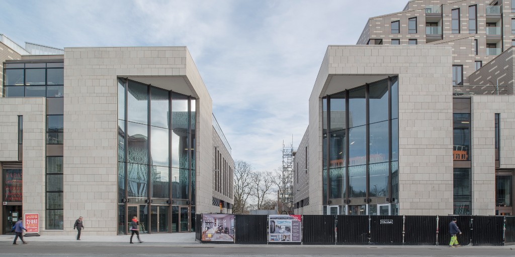 AlivaUK's tweet image. Time for a Friday SNAC? 🥨 Southampton New Arts Complex was built to support and promote culture through theatre &amp;amp; visual arts. 🎭 We provided the Jura limestone #cladding system, 1,100sqm in beige with a sandblasted finish. See our #stonecladding creds👇 
alivauk.com/what-we-do/rai…