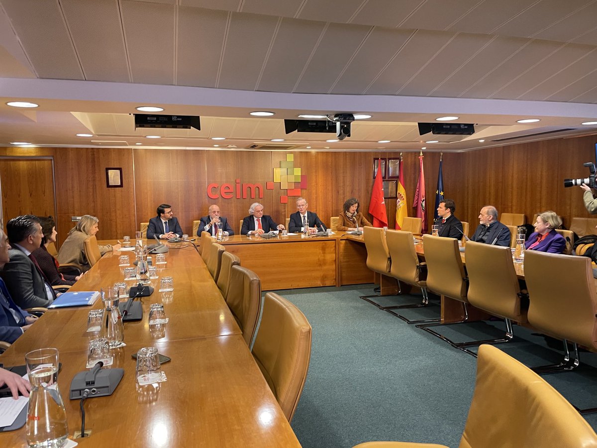 _CEIM_'s tweet photo. 🤝 @_CEIM_ ha acogido la firma del convenio entre @CECEMADRID y @JuegoSostenible para desarrollar el #ProyectoFES de prevención de adicciones comportamentales en adolescentes.
🗣️ @mgarridocierva: “Esta colaboración demuestra el compromiso de las empresas con la sociedad” https://t.co/JpAgQZnyWd