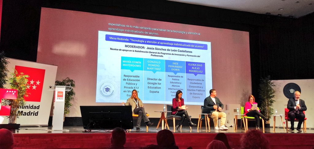 🗣️ Mesa Redonda:'Tecnología y atención al aprendizaje individualizado del alumno', moderada por Jesús Sánchez de León. 
Participan:
💻 @MariaComin1 ➡️ @MicrosoftEduEsp 
💻Inés Fernández ➡️ @FundVodafone
💻 @diazalejoelena ➡️ @SamsungEspania
💻@GonzaloETC ➡️ @GoogleForEdu