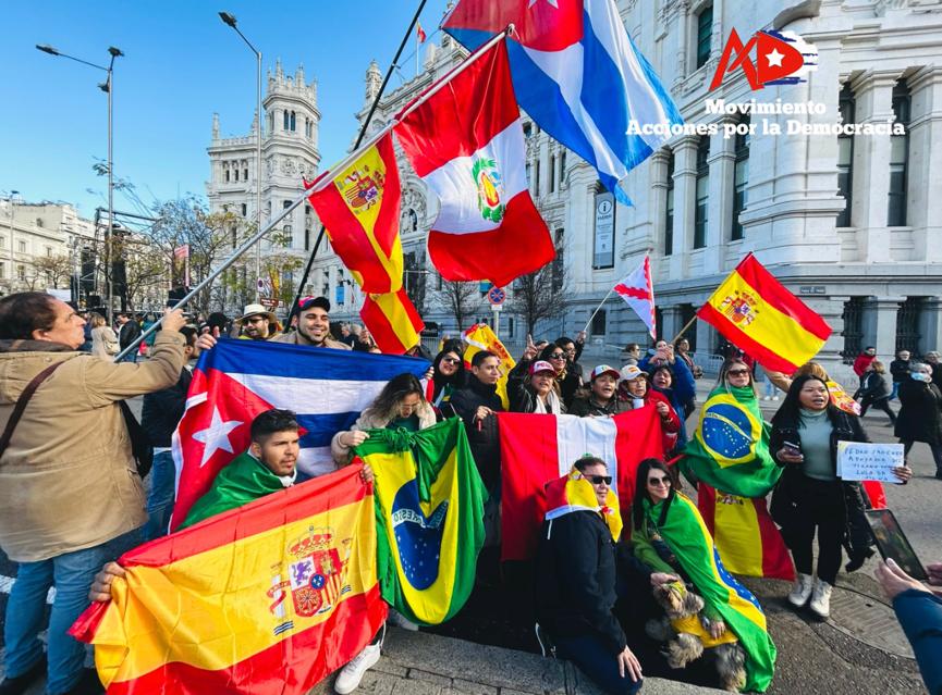 AxdMovimiento's tweet image. 🔴| #Iberoamérica  unida 
#SOSCUBA #SOSBOLIVIA #SOSPERU #SOSBRAZIL #AbajoelComunismo #AbajolaDictadura #libertad #vivacubalibre #libertadparacuba #patriayvida #stopcomunism #nomorecomunism