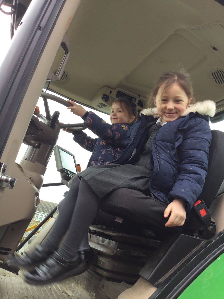 BranstonInfant1's tweet photo. It is #TractorsIntoSchoolsWeek ๐Thank you to #TheSpudBarn and @LASEducation for bringing your tractor into school and talking all about potatoes ๐ฅ Perfect for our #farmweek in early years! https://t.co/dMa8v1aQ88