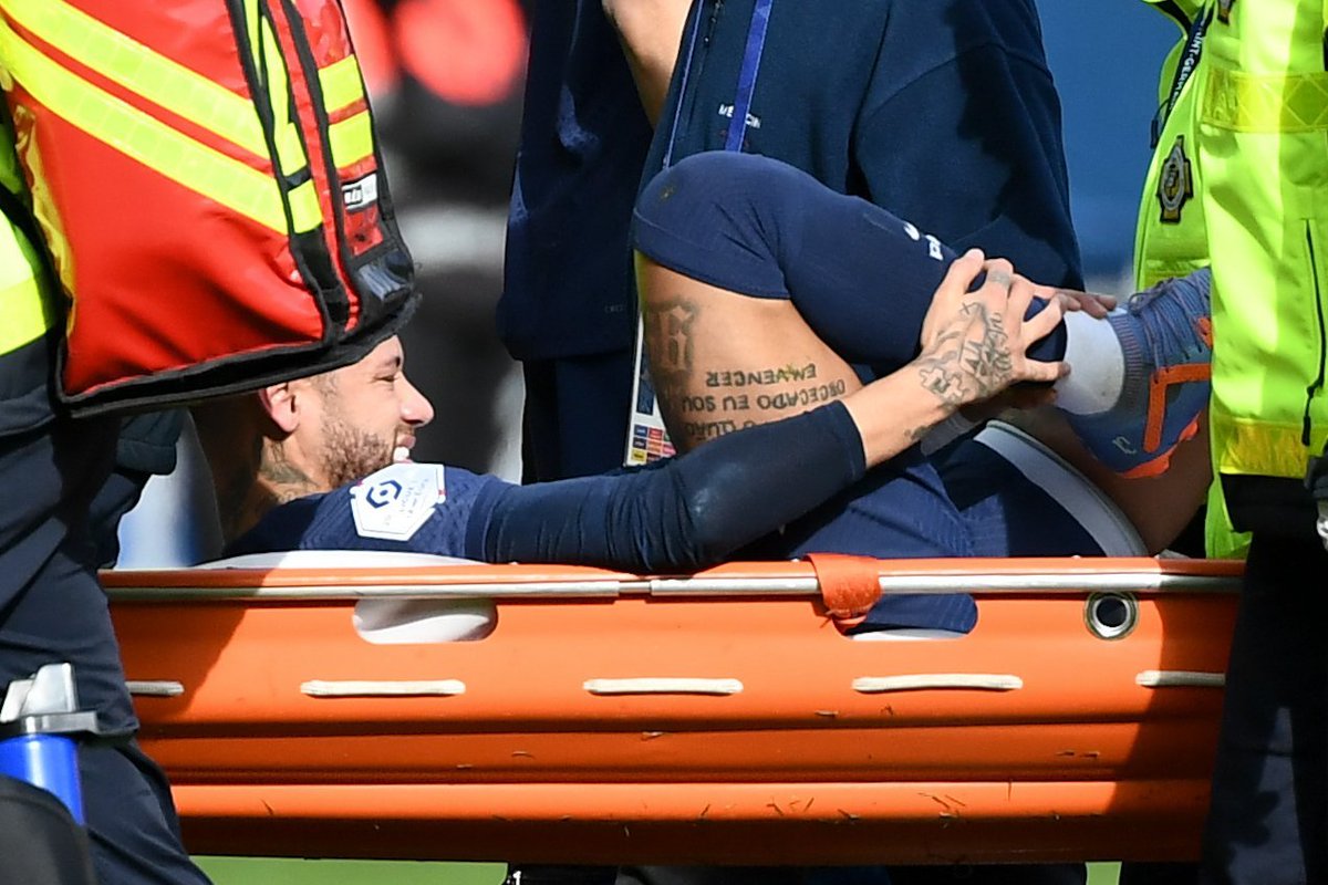 _BeFootball's tweet photo. 🔴 𝗢𝗙𝗙𝗜𝗖𝗜𝗘𝗟 ! Neymar est FORFAIT pour Bayern - PSG ! 🤕 https://t.co/Eh6DbzSAJW