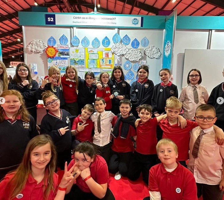 AFPatrunachta's tweet image. ☔️&quot;Cárbh as a dtagann báisteach?&quot; 🌧️

Togra Ghaelscoil Átha Í ag #esbscienceblast inné 👏👏👏

@esbscienceblast 
@CoggOid 
@Gaeloid 
@johnsharpson 
@CnaG 
@SnaGaeilge 
@TG4Foghlaim