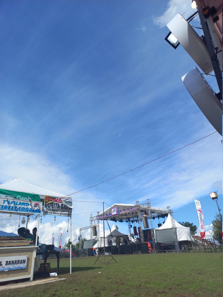 angdws's tweet photo. Sukaduka kerja dibidang F&amp;B

Sukanya dulu yaa, kalo ikut event gini bisa nonton konser gratis, makan seharian terjamin, ngga melulu kerja dikantor, sering riset makanan

Dukanyaaaa
- minggu hrs stay ngantor
- kadang kalo outlet rame bgt ya hrs siap bantu
- tgl merah tetep masuk https://t.co/OhWkTRgb0V