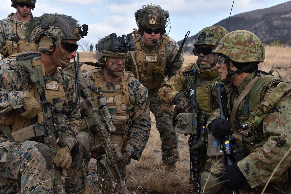 jgsdf_gcc_ardb's tweet photo. 【ＩＦ２３⑮ Combat Firing】
　＃ARDB is conducting the Iron Fist 23 exercise with the ＃31stMEU. Under the covering fire of AAV7, 31st MEU Marines and ARDB soldiers moved forward mutually toward their objectives. Mutual trust is the key to conduct this training. https://t.co/gxzF31Ljmg