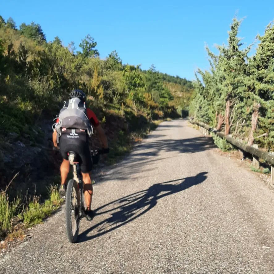 montsecloop's tweet photo. Sant Alís
📸 @maria_biker83 @tonigs

Hoy toca hablar de la Subida a Sant Alis. Saliendo desde el desvío a la Clua junto al río Noguera Ribagorzana hasta el punto geodésico son 27 km con un desnivel de 1286m.

[continúa en link] 

https://t.co/ZSjAeSSXDv https://t.co/O2fac5eJ1l