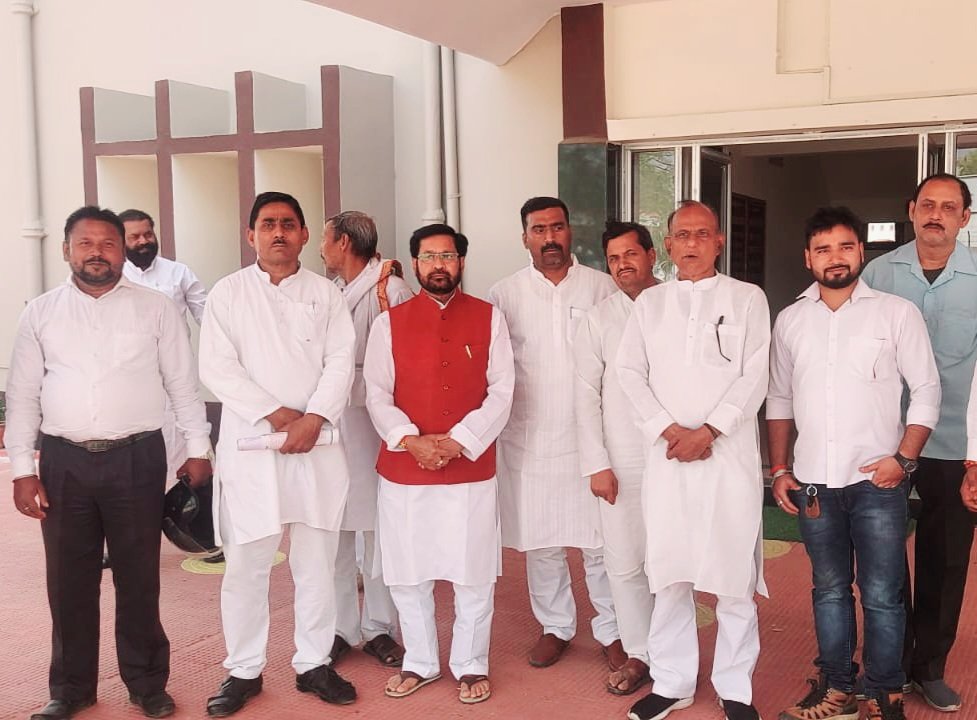 dadansinghRJD's tweet image. आज बांका में पूर्व केंद्रीय राज्य मंत्री भारत सरकार , सह भूतपूर्व बांका सासंद,  देश के प्रभावशाली और अनुभवी नेताओं में शुमार, हमारे अभिभावक तुल्य माननीय @JPNYadav जी के साथ मुलाकात किए। साथ में जिलाध्यक्ष अर्जुन ठाकुर जी समेत अन्य साथी मौजूद थे।
@RJDforIndia