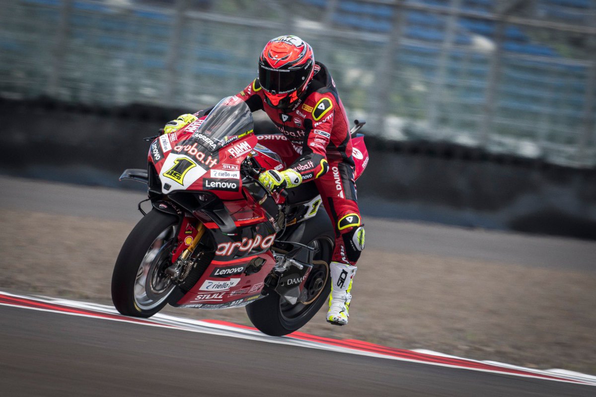 19Bautista's tweet photo. So hot🔥🔥 at #IDNWorldSBK but feeling good with my ride👌🏼
Calorcito🔥🔥 en el #IDNWorldSBK pero disfrutando pilotando👌🏼
#AB19 #TheDefense #keepworking #ForzaDucati #performance https://t.co/pHG7XrpPWh