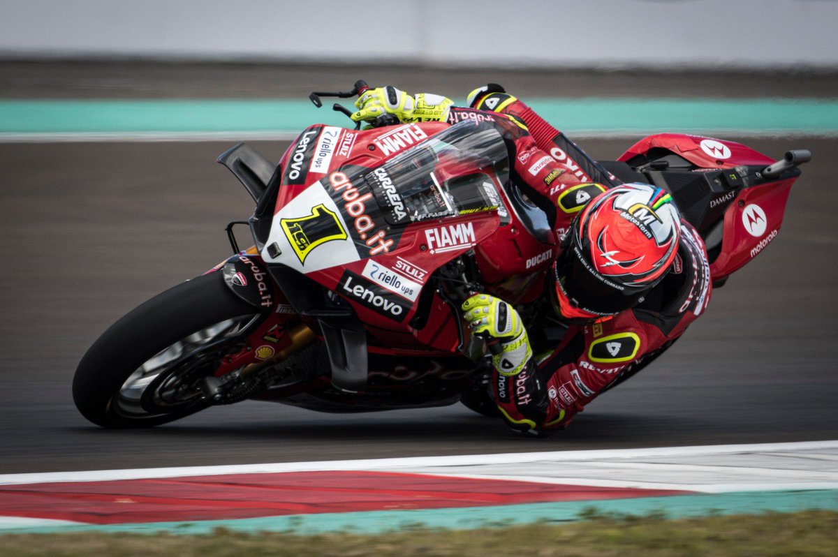 19Bautista's tweet photo. So hot🔥🔥 at #IDNWorldSBK but feeling good with my ride👌🏼
Calorcito🔥🔥 en el #IDNWorldSBK pero disfrutando pilotando👌🏼
#AB19 #TheDefense #keepworking #ForzaDucati #performance https://t.co/pHG7XrpPWh
