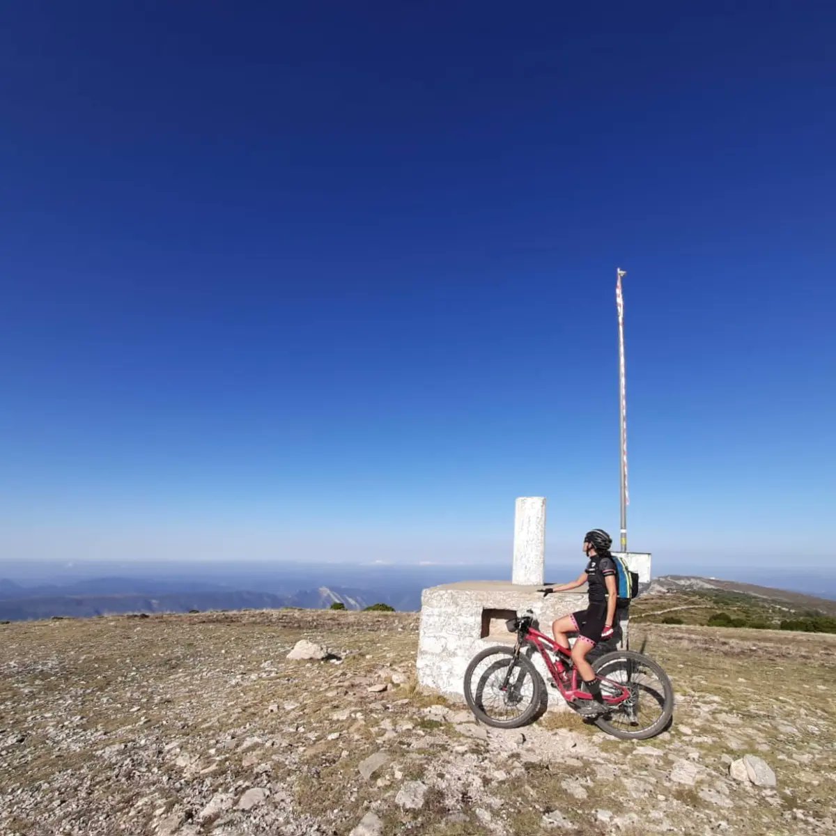 montsecloop's tweet photo. Sant Alís
📸 @maria_biker83 @tonigs

Hoy toca hablar de la Subida a Sant Alis. Saliendo desde el desvío a la Clua junto al río Noguera Ribagorzana hasta el punto geodésico son 27 km con un desnivel de 1286m.

[continúa en link] 

https://t.co/ZSjAeSSXDv https://t.co/O2fac5eJ1l