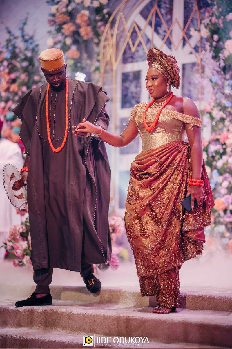 ThisIsUgoMonye's tweet photo. An arrival graced with royalty, elegance and panache
#ugomonye #ugomonyefashion #thetailoringcompany #fashion #style #menswear #menstyle #mensfashion #menwithstyle #madeinnigeria #reale #royal #luxury #luxurylife #forkings #madeforkings #tradking #ootd https://t.co/oSdbUjmjBQ