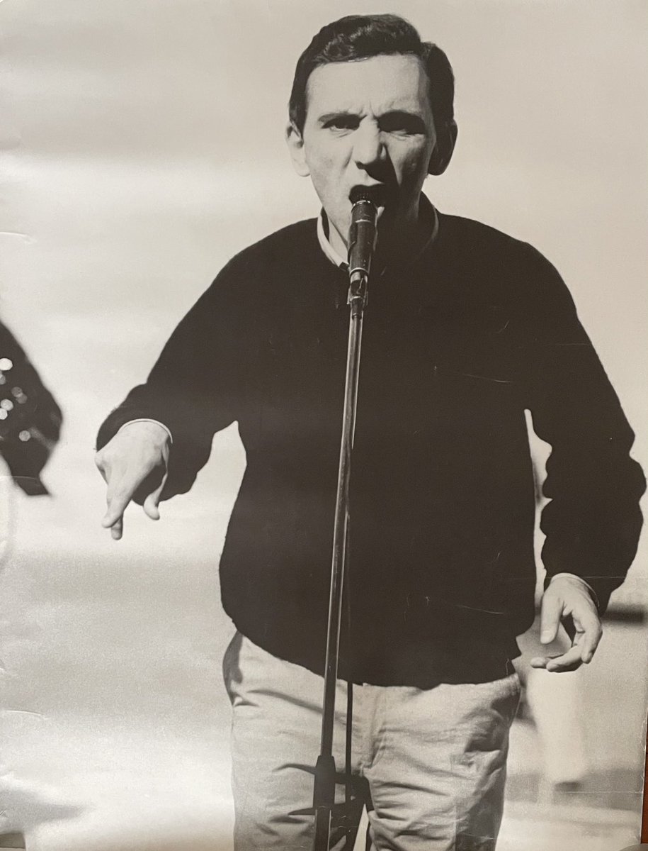 oharaviolin's tweet photo. The last in the poster series. This b/w shot is from the ‘Knowledge of Beauty’ film. Approx 70x50cm. RT if you’d like it! Winner picked at random on Monday. UK posting only. #DexysMidnightRunners https://t.co/NvKPDqvKOp