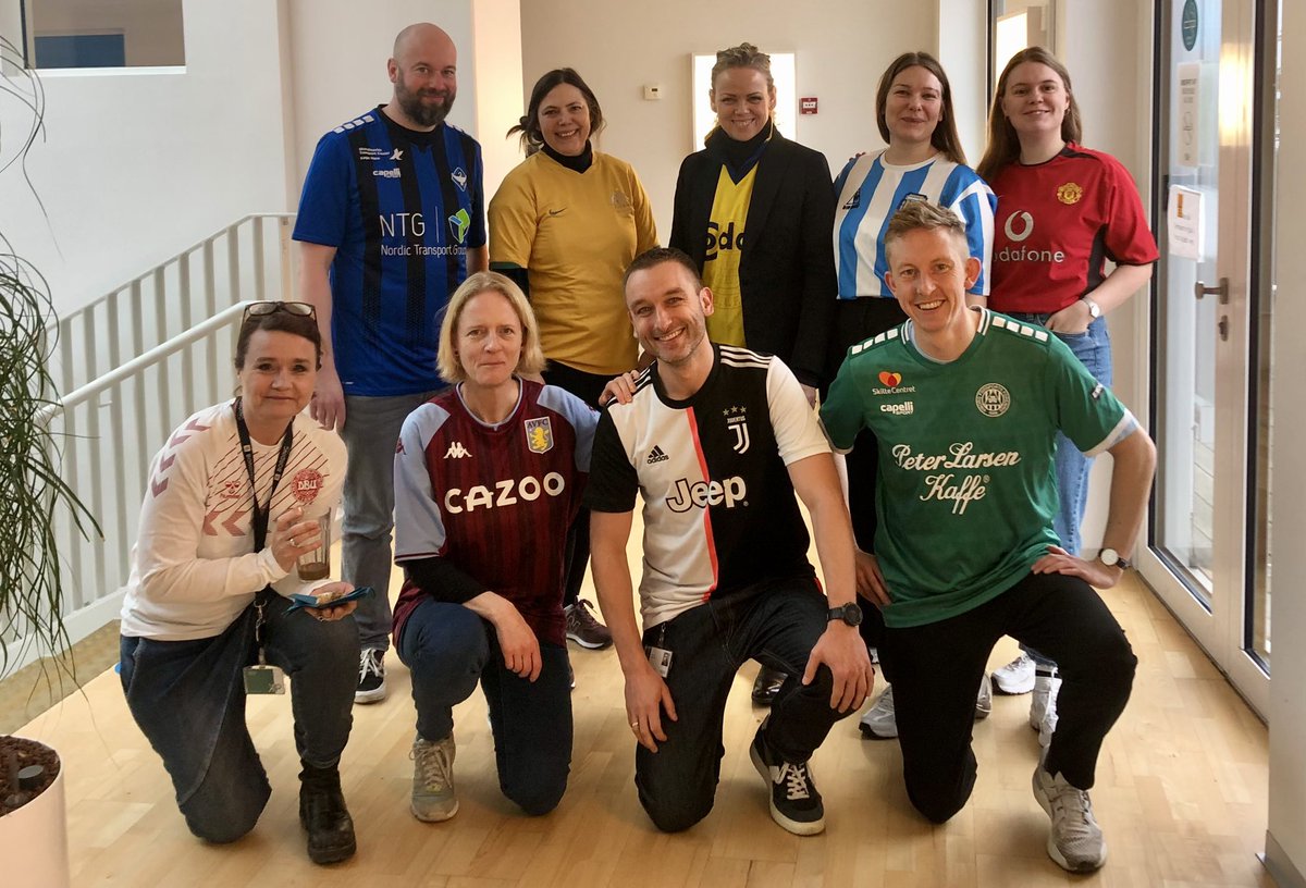 Michael Duus Andersen (@mich_andersen) on Twitter photo Stærk opbakning til #Fodboldtrøjefredag på <a href="/kbhprof/">Københavns Professionshøjskole</a> - med <a href="/hbkogedk/">HB KØGE A/S</a>, <a href="/FootballAUS/">Football Australia</a>, <a href="/BrondbyIF/">Brøndby IF</a>, <a href="/Argentina/">🇦🇷 Selección Argentina ⭐⭐⭐</a>, <a href="/ManUtd/">Manchester United</a>, <a href="/DBUfodbold/">DBU - En Del Af Noget Større</a>, <a href="/astonvilla/">Aston Villa FC</a>, <a href="/juventusfc/">JuventusFC</a> og <a href="/viborgff/">Viborg FF ☘️</a> 👊⚽️ Støt <a href="/Bornecancerfond/">Børnecancerfonden</a> på MobilePay 201717 💰📱 #uddpol #kbhprof #Børnecancerfonden Stærk opbakning til #Fodboldtrøjefredag på <a href="/kbhprof/">Københavns Professionshøjskole</a> - med <a href="/hbkogedk/">HB KØGE A/S</a>, <a href="/FootballAUS/">Football Australia</a>, <a href="/BrondbyIF/">Brøndby IF</a>, <a href="/Argentina/">🇦🇷 Selección Argentina ⭐⭐⭐</a>, <a href="/ManUtd/">Manchester United</a>, <a href="/DBUfodbold/">DBU - En Del Af Noget Større</a>, <a href="/astonvilla/">Aston Villa FC</a>, <a href="/juventusfc/">JuventusFC</a> og <a href="/viborgff/">Viborg FF ☘️</a> 👊⚽️ Støt <a href="/Bornecancerfond/">Børnecancerfonden</a> på MobilePay 201717 💰📱 #uddpol #kbhprof #Børnecancerfonden