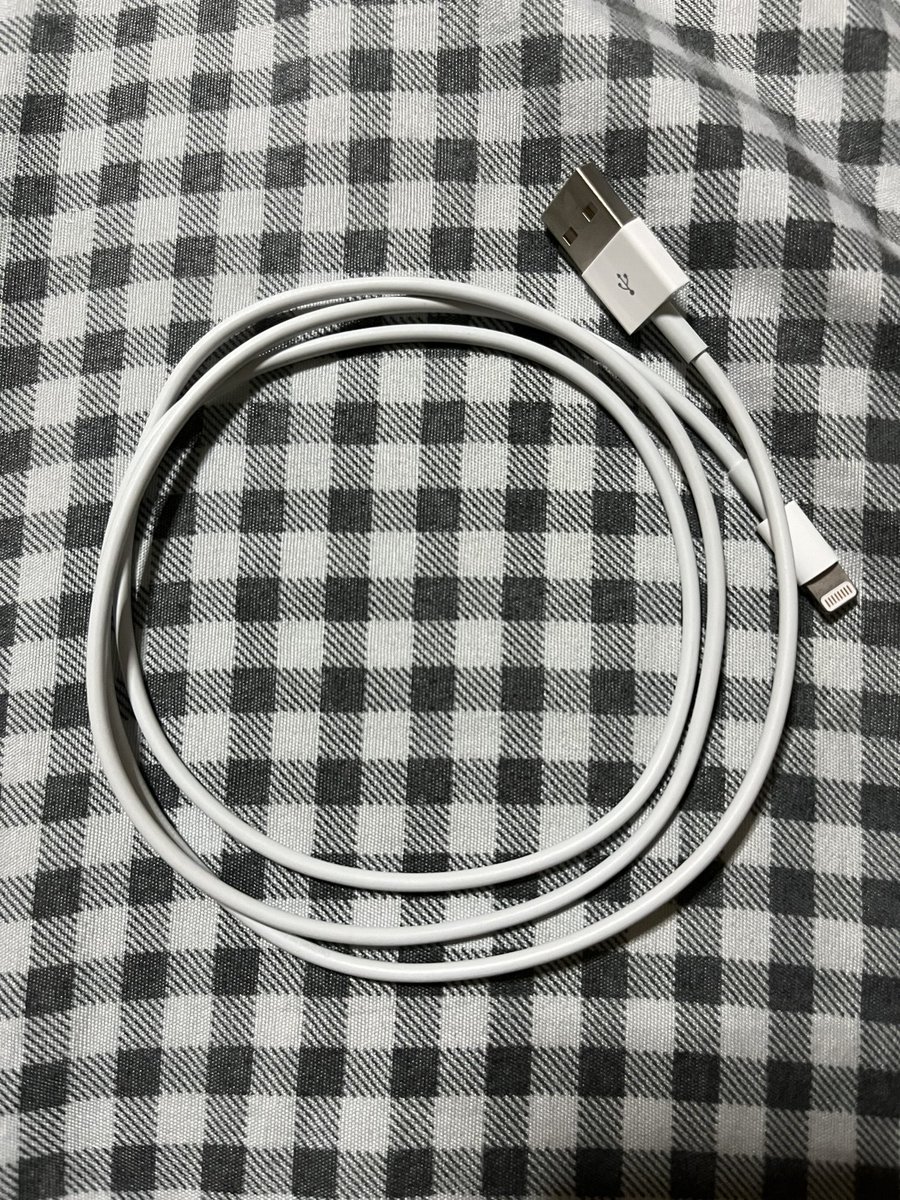 kxm_f's tweet photo. ส่งต่อสายชาร์จไอโฟน USB to Lightning ของแท้จากกล่องairpods ใช้ไป3-4ครั้งราคา400 รวมส่ง #ไอโฟนมือ2 #ไอโฟนมือสองราคาถูก #ขายไอโฟน #ขายไอโฟนมือสอง #iPhone #เรียลมัธยม #เรียลนักศึกษา https://t.co/9ccJaz06ZV
